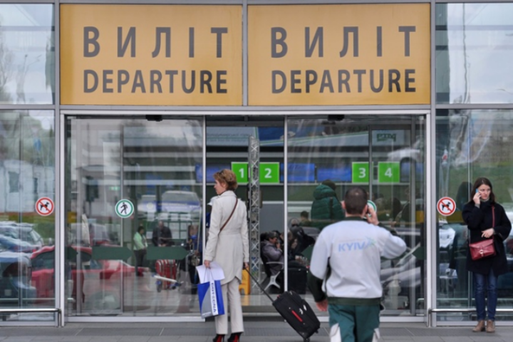 Из Украины уезжают, устав от взяток