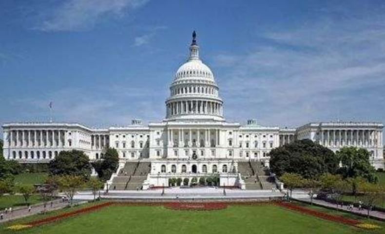 США начали выдавать украинцам 10-летние визы