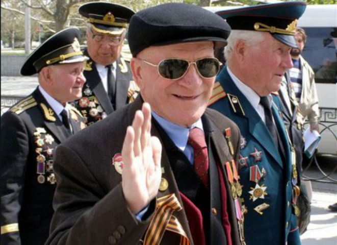 Порвать с георгиевской ленточкой