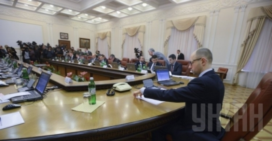 Кабмин ухудшил ключевые макроэкономические прогнозы на 2014 год
