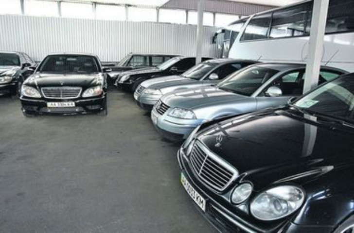 Распродажа вип-гаража: какие машины продаст Кабмин