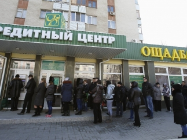 Как украинцам обезопасить свои деньги 