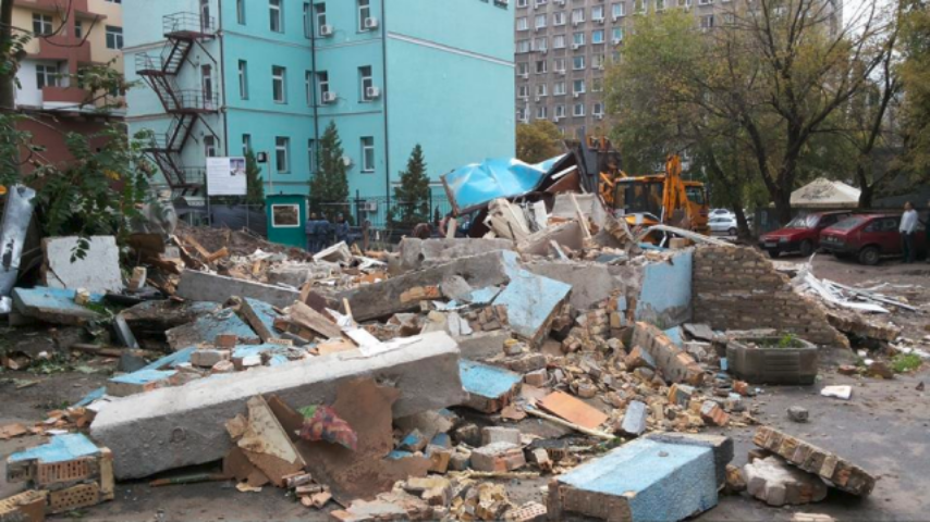 Директору столичной фирмы, которая разрушила дом на улице Жилянской, сообщено о подозрении