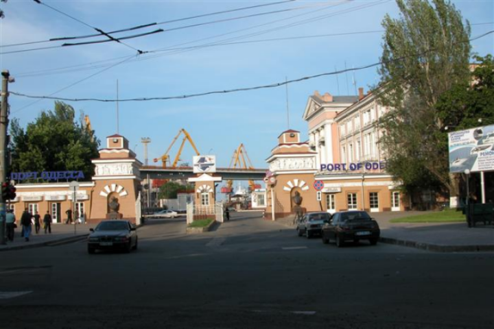 Одесситы запретили властям застраивать окрестности Таможенной площади