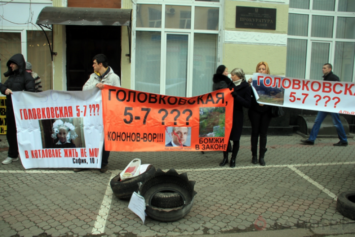 Инвесторы одесских недостроев требуют немедленного ареста недобросовестных застройщиков. Фото