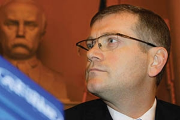 Весь покрытый зеленью