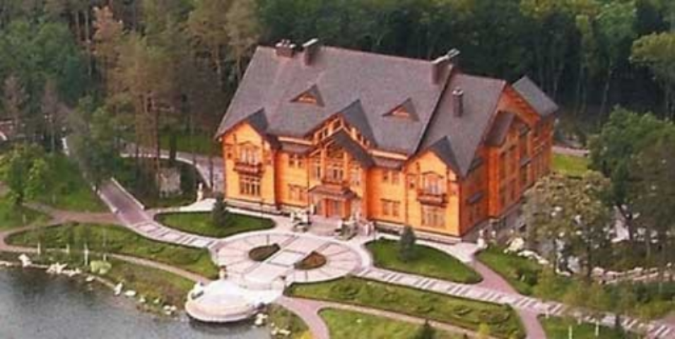 Журналистам провели экскурсию по «Межигорью»