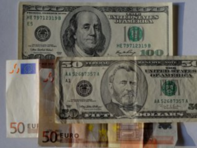 "Сбербанк" приостановил кредитование в Украине