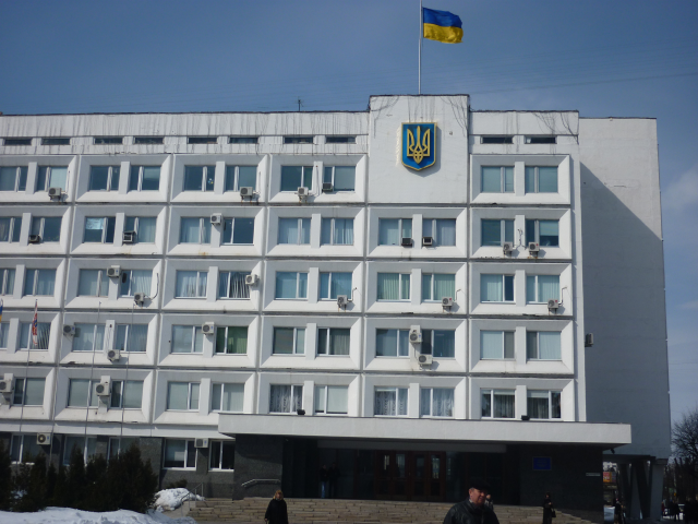 Черкаська міськрада саморозпустилась і звільнила в. о. мера