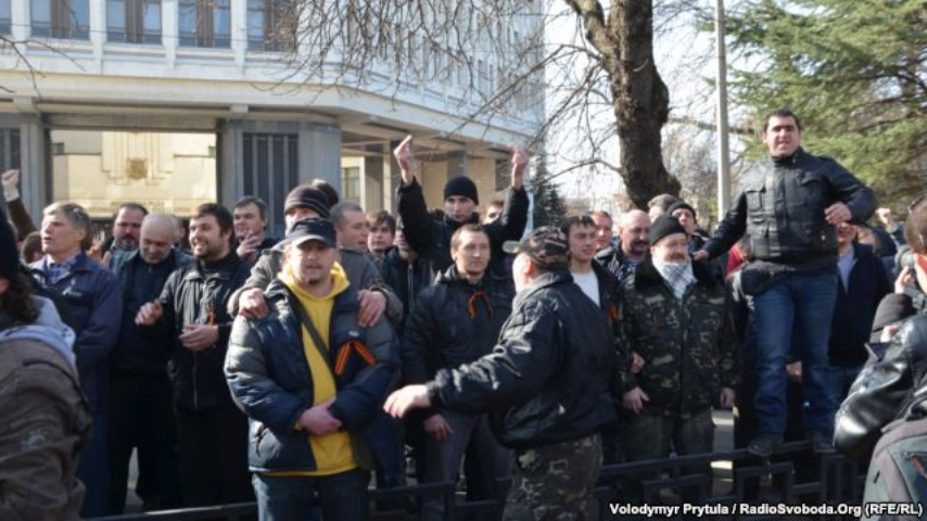 В Криму російські націоналісти напали на учасників мітингу проти сепаратизму