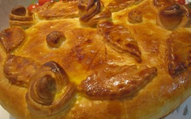 Как приготовить мясной пирог из дрожжевого теста? Очень простой рецепт