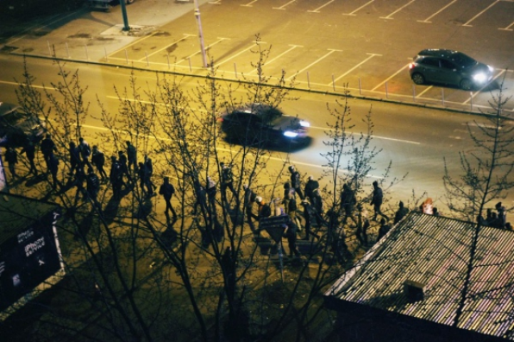 В столичном районе Оболонь выгрузилось два автобуса «титушек»