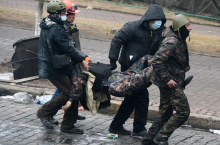 С Майдана вынесли тела погибших