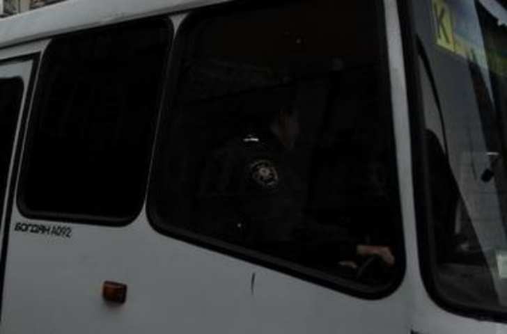 Недалеко от "Арсенальной" находится 14 автобусов с правоохранителями и людьми в гражданском