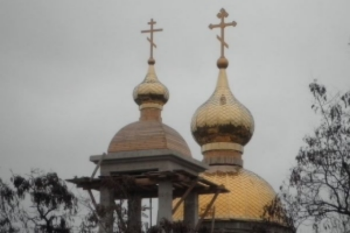 Церкви поят, кормят, одевают