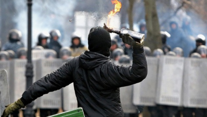 Точка кипения - Киев: день траура и продолжающееся противостояние