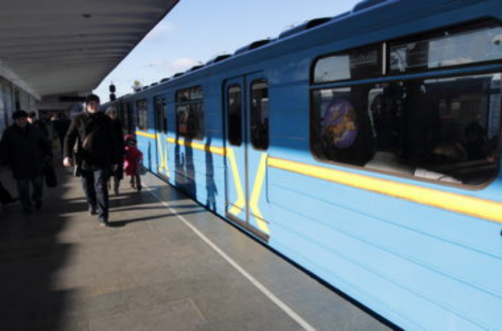 В Киеве остановились поезда на всех ветках метро
