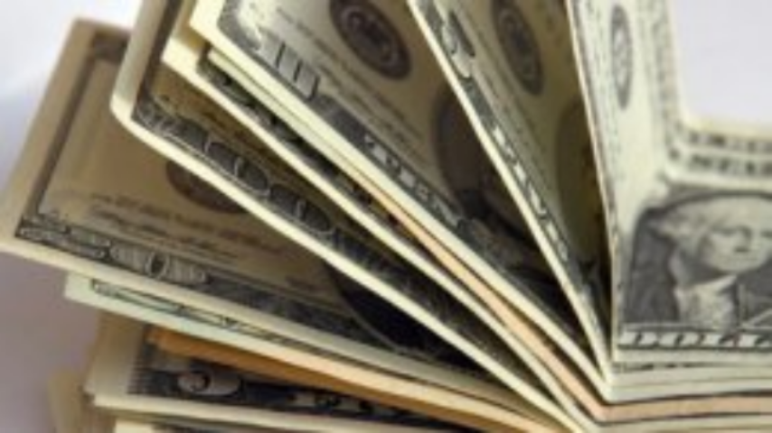 Украинцы в январе купили $1,56 млрд валюты