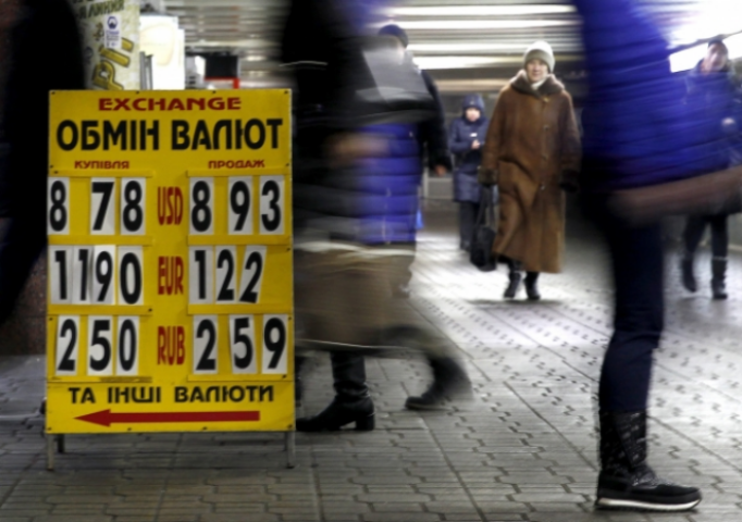 Решение Нацбанка о переходе на гибкий курс гривни сможет стабилизировать ситуацию - экономист