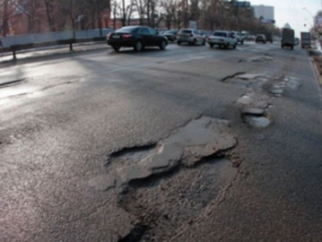 В Киеве дорожники взялись за ремонт улиц