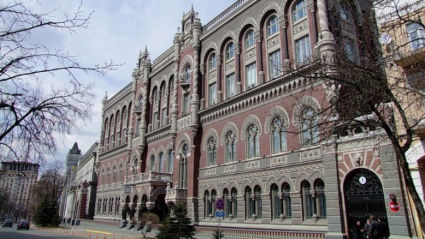 Что стоит за обвалом гривны