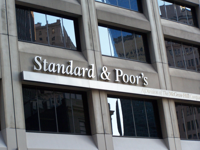 S & P понизило рейтинги Киева и Крыма
