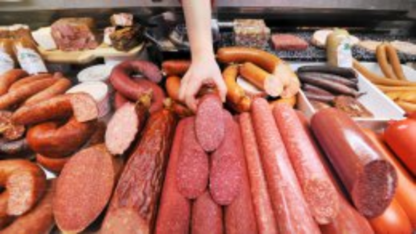 Украинцы отказываются от колбасы
