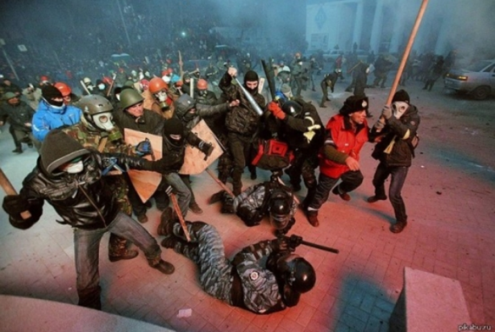 Мы сегодня разрешили выходить на митинги с оружием