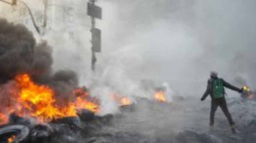 Все о чрезвычайном положении: работа СМИ, роль армии и комендантский час