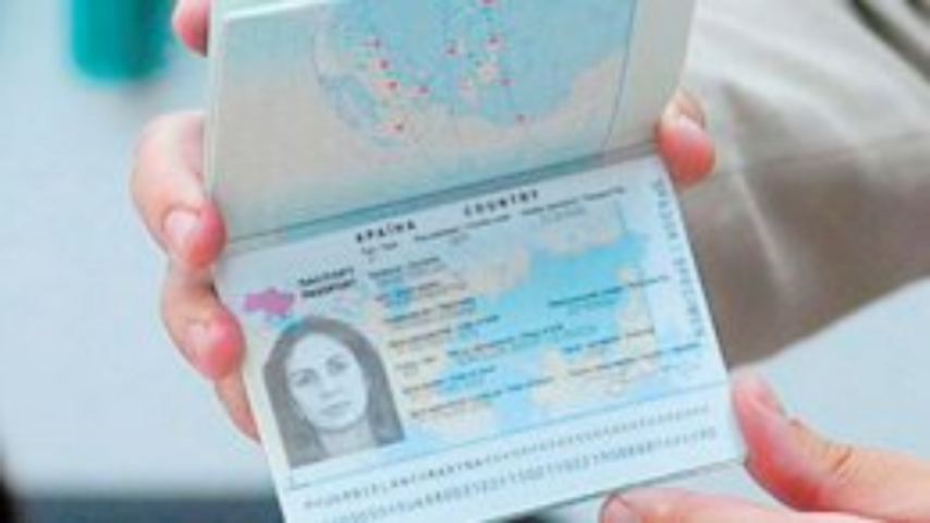 Украинцы смогут уже летом получить биометрический паспорт