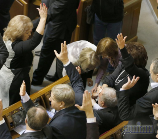 Новые законы велосипедистов приравняли к экстремистам и запретили подозревать судей в коррупции