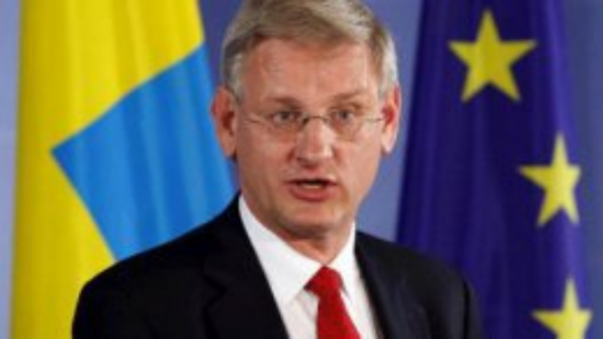Евросоюз не исключает санкции против украинских властей