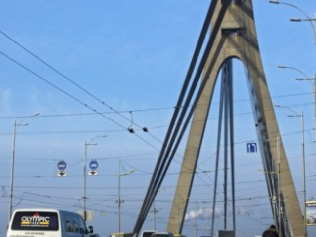 Движение на Московском мосту 18 января будет ограничено