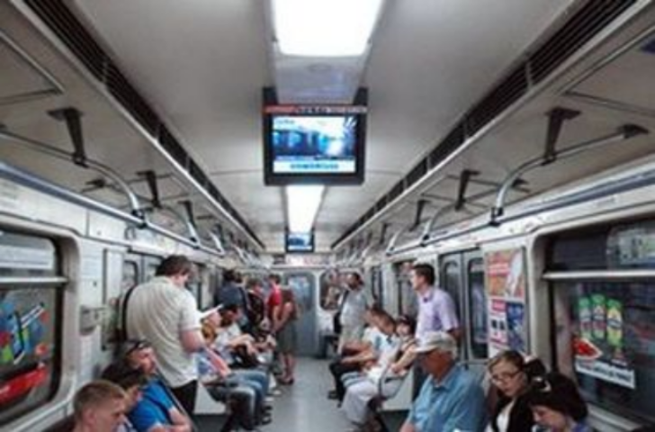Из киевского метро исчезнут рекламные мониторы