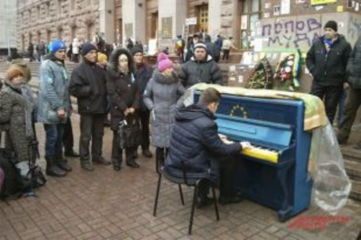 Украинцы смотрят «Майдан» после работы как дешевое реалити-шоу