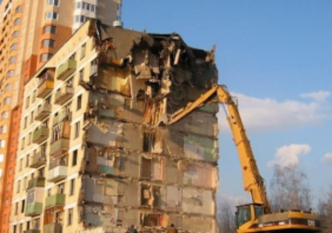 В Москве за год снесли 66 старых пятиэтажек