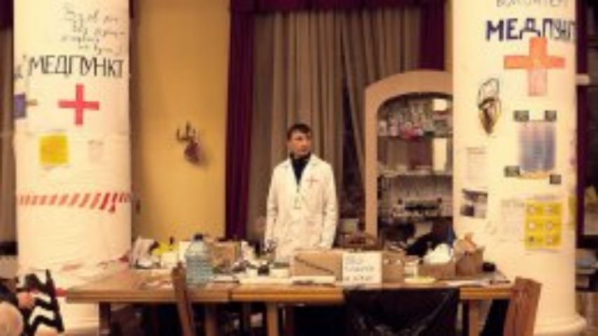 Евромайдан нуждается в дровах и лекарствах