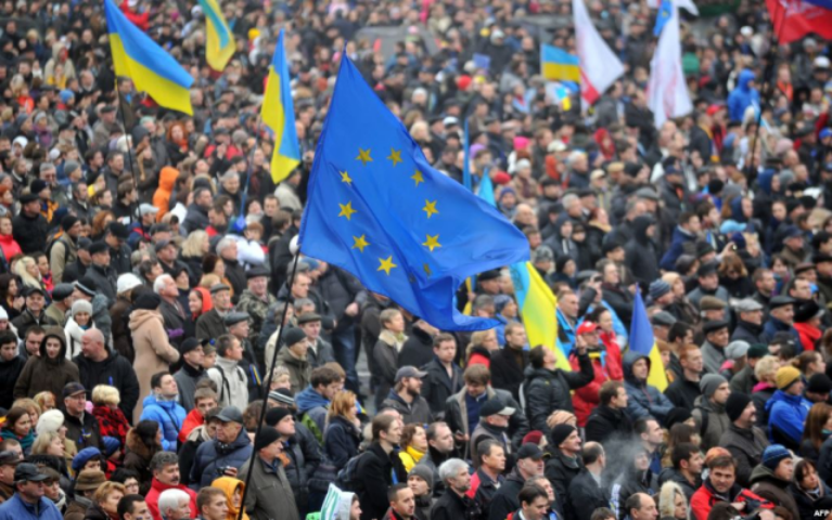 После празднования нового года с Евромайдана вывезли 140 тонн мусора