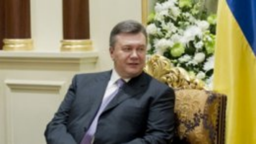 Янукович готов повысить минимальную зарплату на 83 гривни