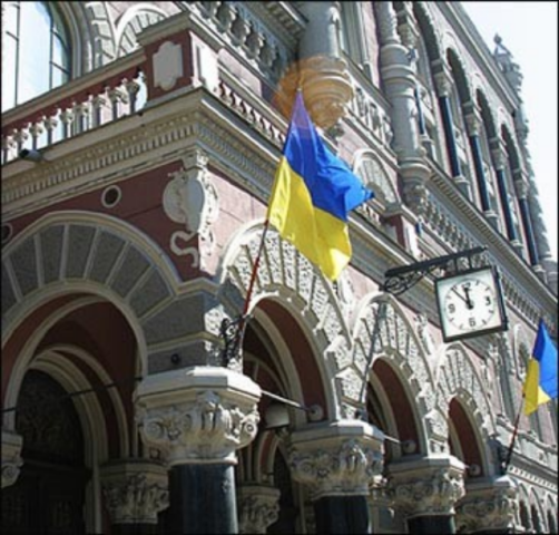 Украинцев просят верить только Нацбанку: гривня непоколебима