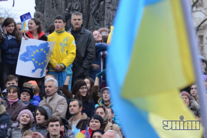 Львовские евромайдановцы едут в Киев, сворачивая массовые акции в центре города