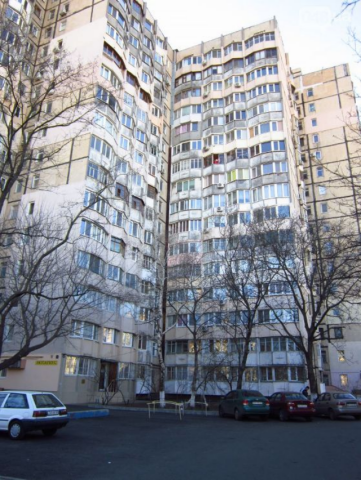 Строители сносят опорную стену 16-этажки, жители боятся обрушения. Фото