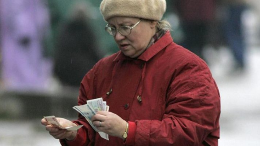 За счет перераспределения доходов бюджета пенсии можно увеличить в 2 раза