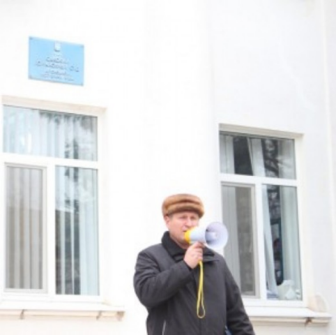 Жители общежития в Саках заявили о попытках выселения директором завода. Фото