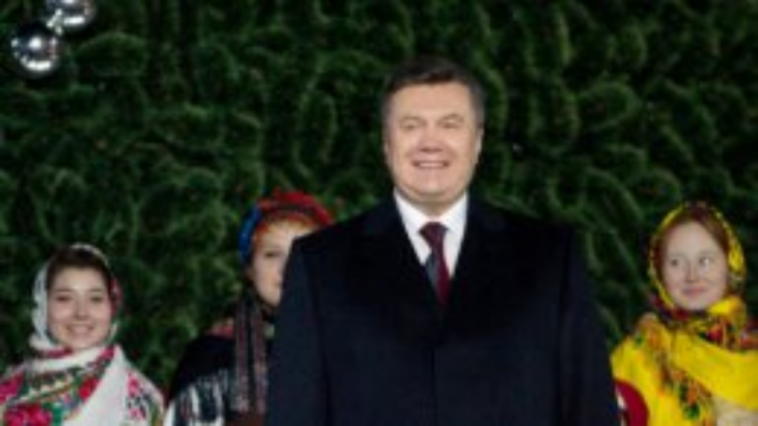 Решение об открытии новогодней елки на Майдане принял сам президент