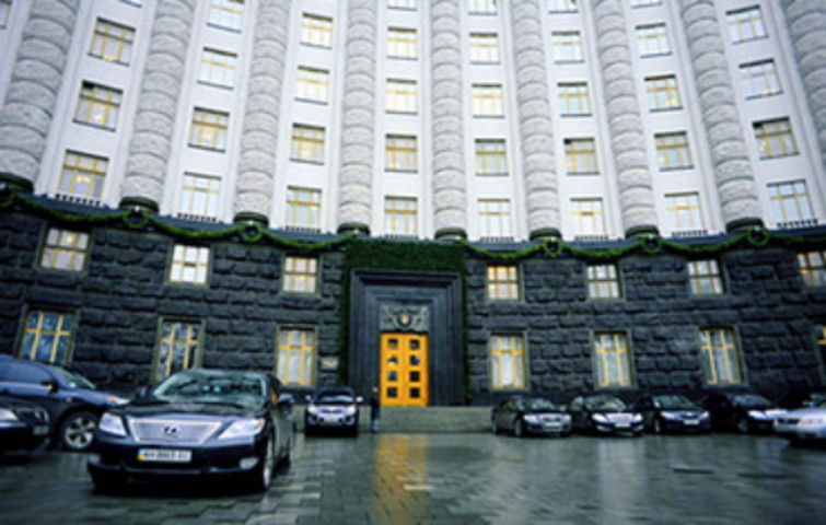 Азаров запланировал ремонт Кабмина