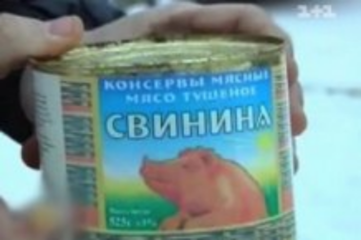 Украинцев кормят просроченной тушенкой, которая годами стоит на складе