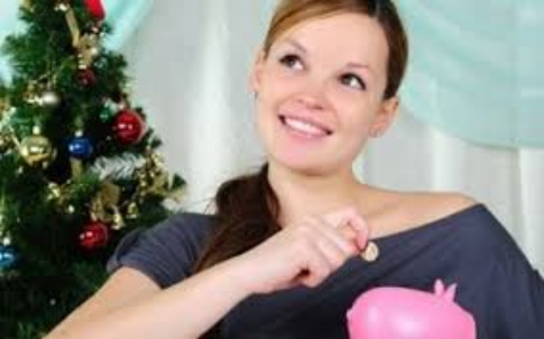 На Новый год украинцы хотят получить деньги, а сами будут дарить конфеты