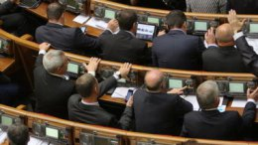Зарплаты депутатов пустят на законотворчество