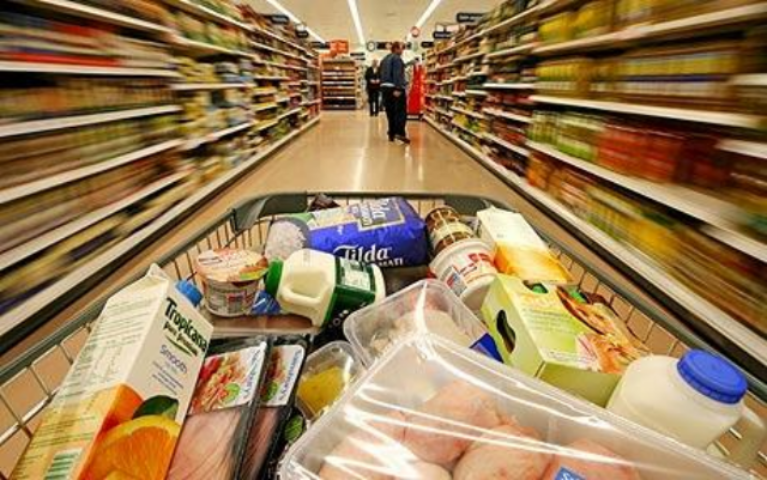 Торговцы, туристические компании и субъекты ВЭД – главные потребители услуг по документарным операциям